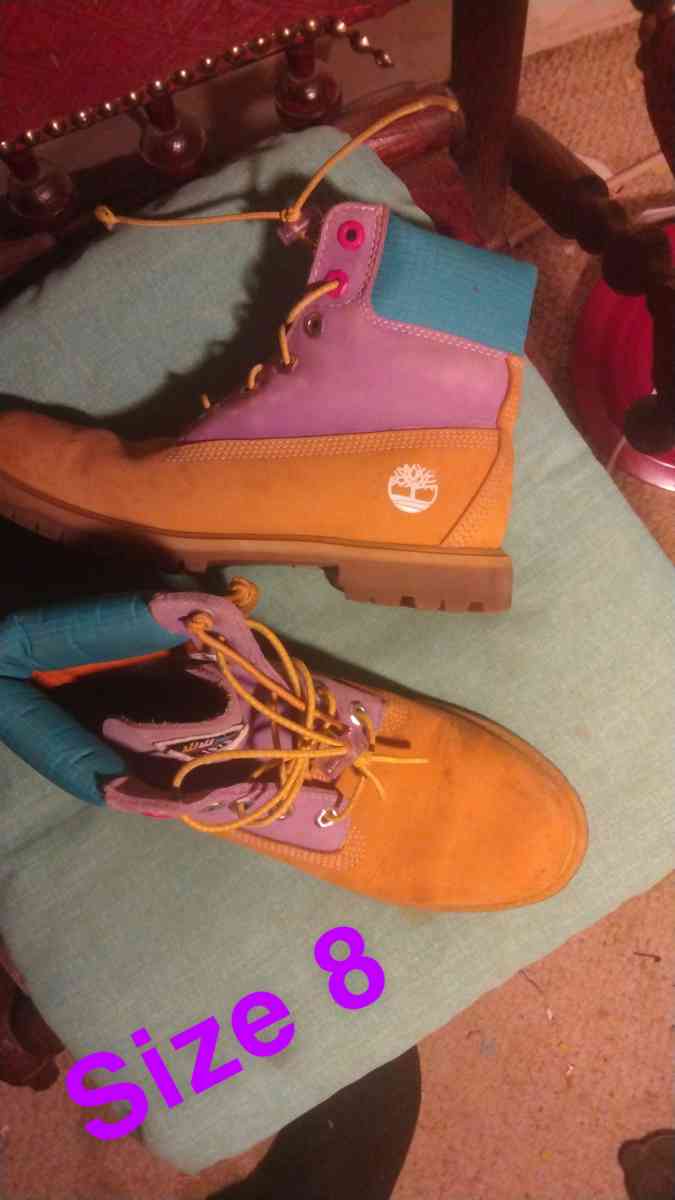 womans timberland boots size 8 - Frederick, Maryland
