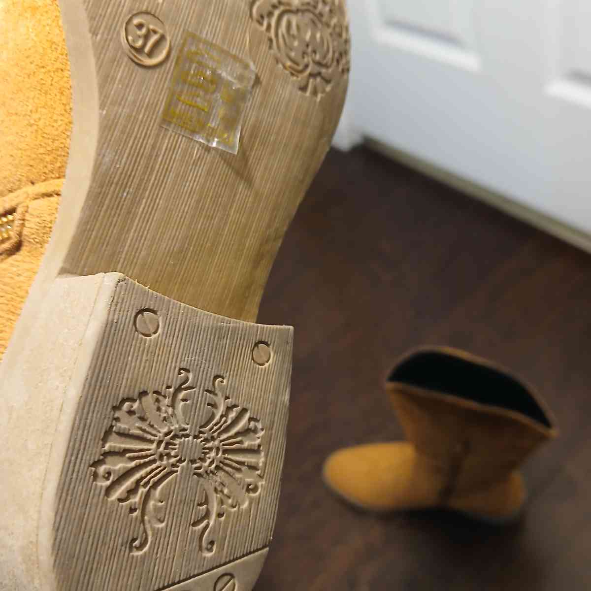 Western Brown Cowboy Boots For Women Size 6 - Indianapolis, Indiana - FleaMarketBay