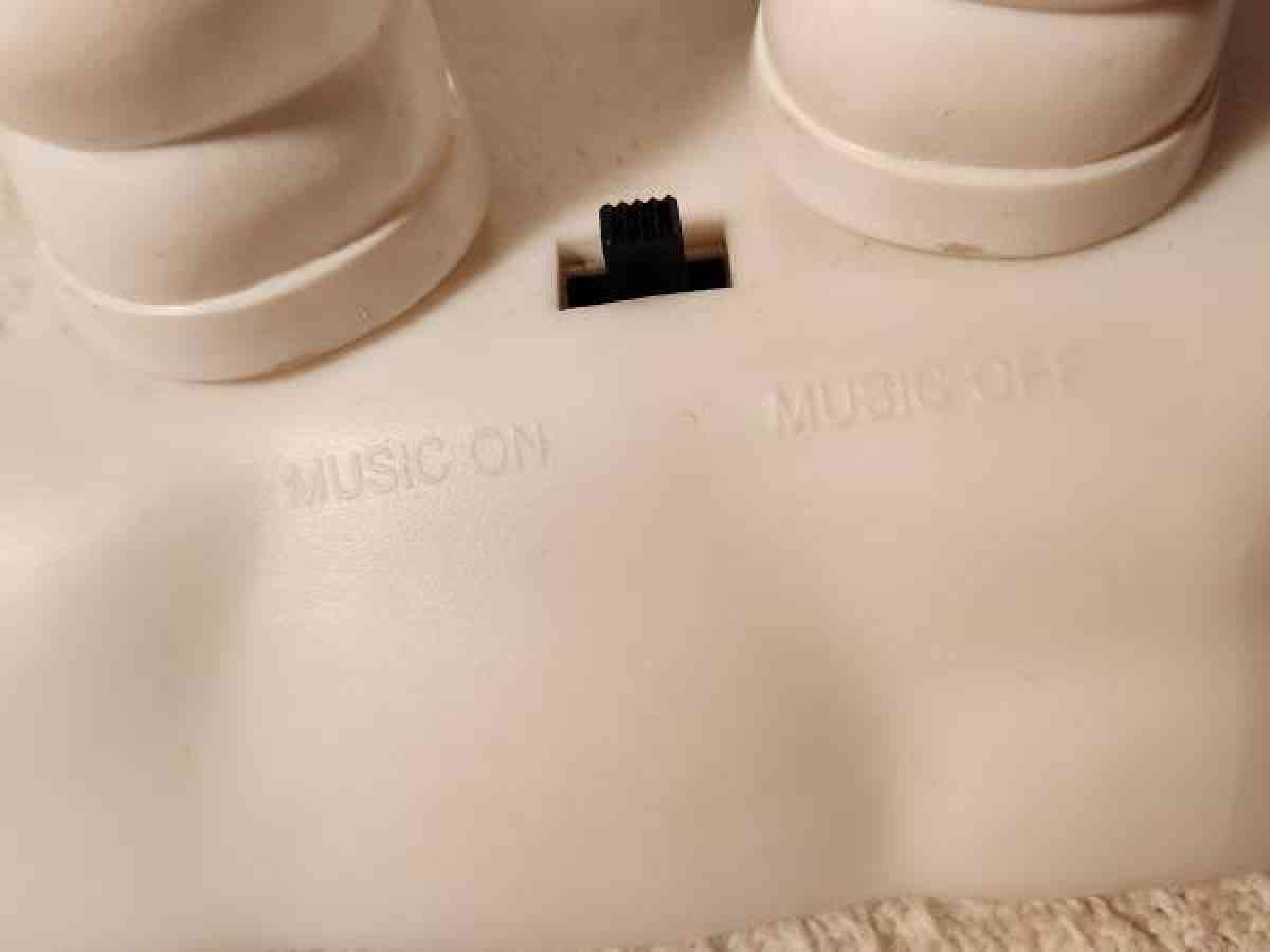 MMs Christmas toy 1999 - Clinton, Massachusetts - FleaMarketBay