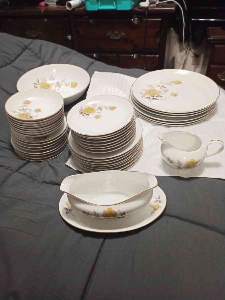 style house Valerie fine China - Carthage, Texas - FleaMarketBay