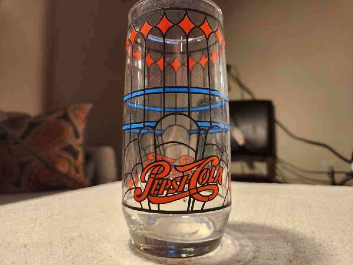 vintage 70a pepsi glass - Clinton, Massachusetts - FleaMarketBay
