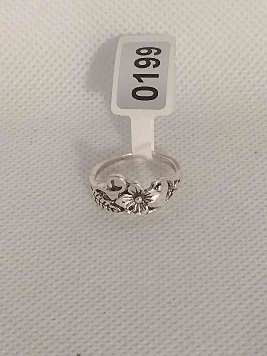 Silver Flower Ring - Roanoke, Virginia - FleaMarketBay