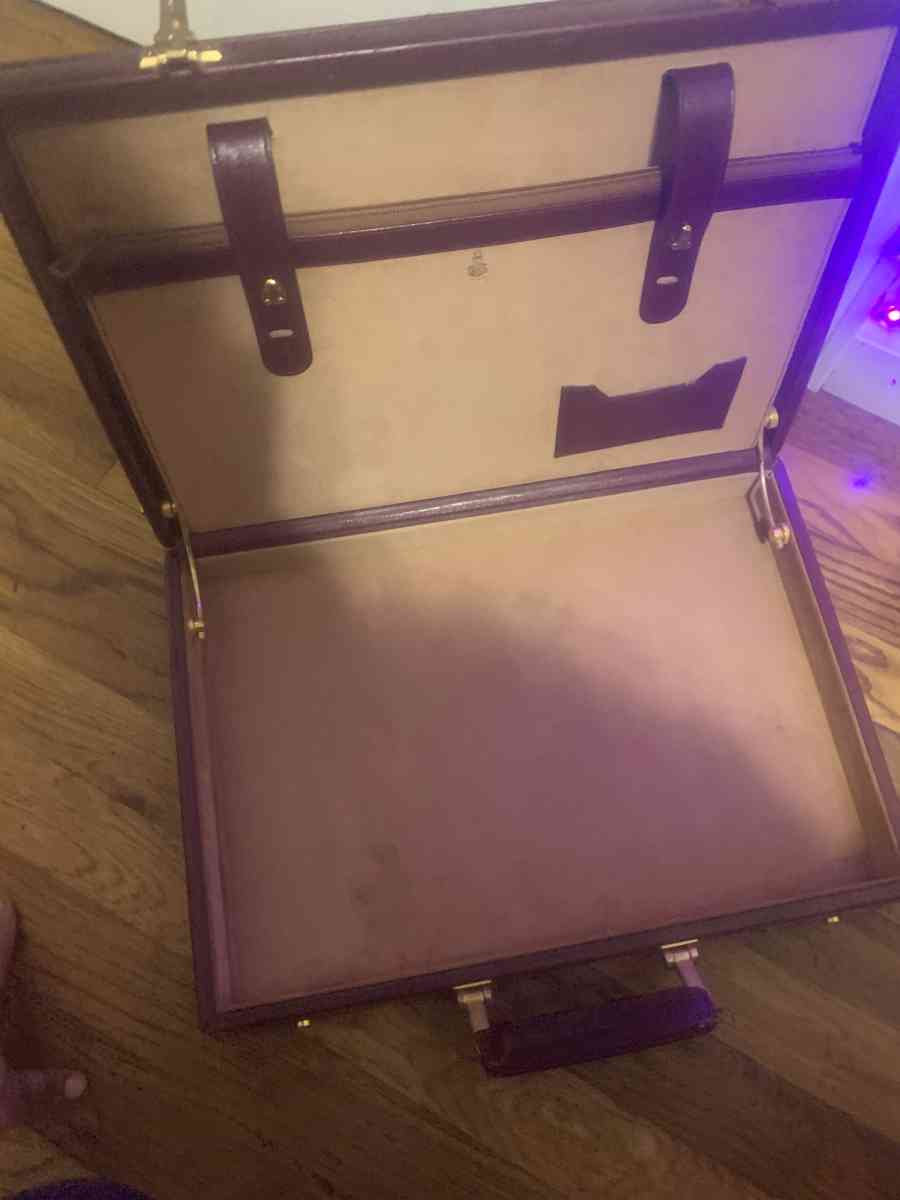 suitcases - Agency, Missouri - FleaMarketBay