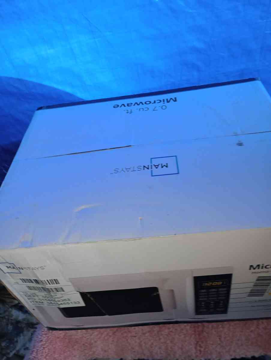 Mainstays Small 07 CU FT 700W Compact Size Microwave - Moore Haven, Florida - FleaMarketBay