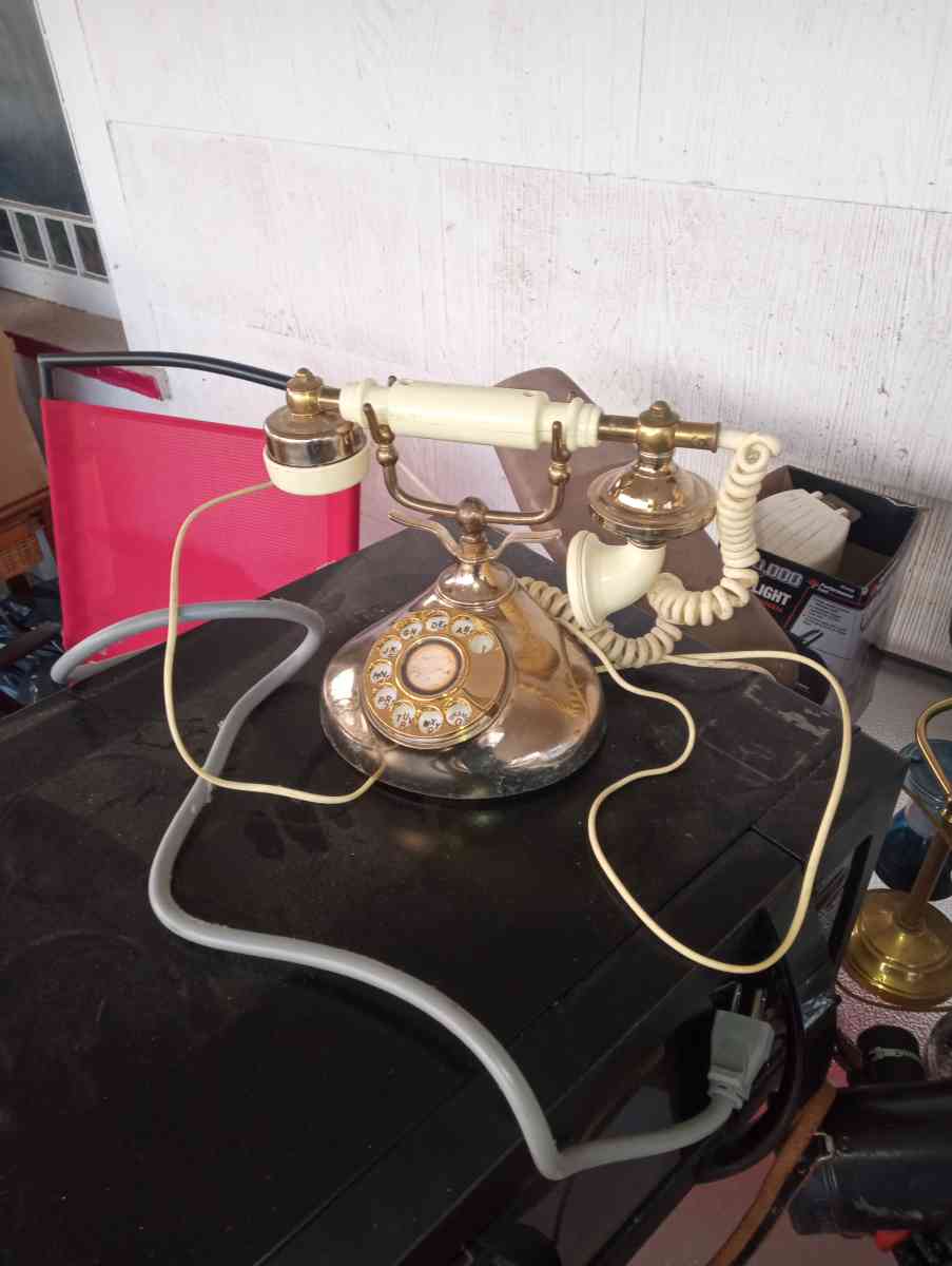 antique phone very old - Rochester, New York