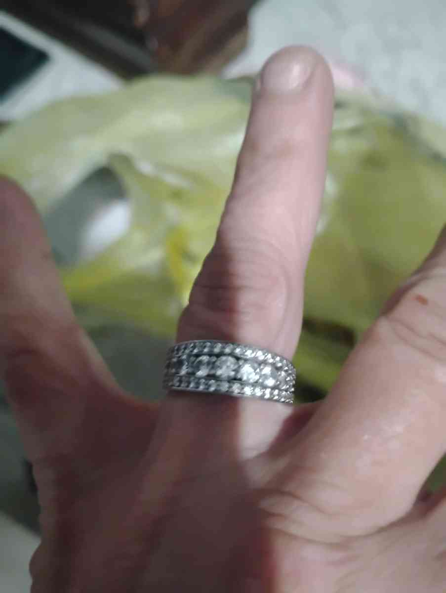 anniversary ring size 7 matches the wedding set I have here - Morse, Louisiana - FleaMarketBay