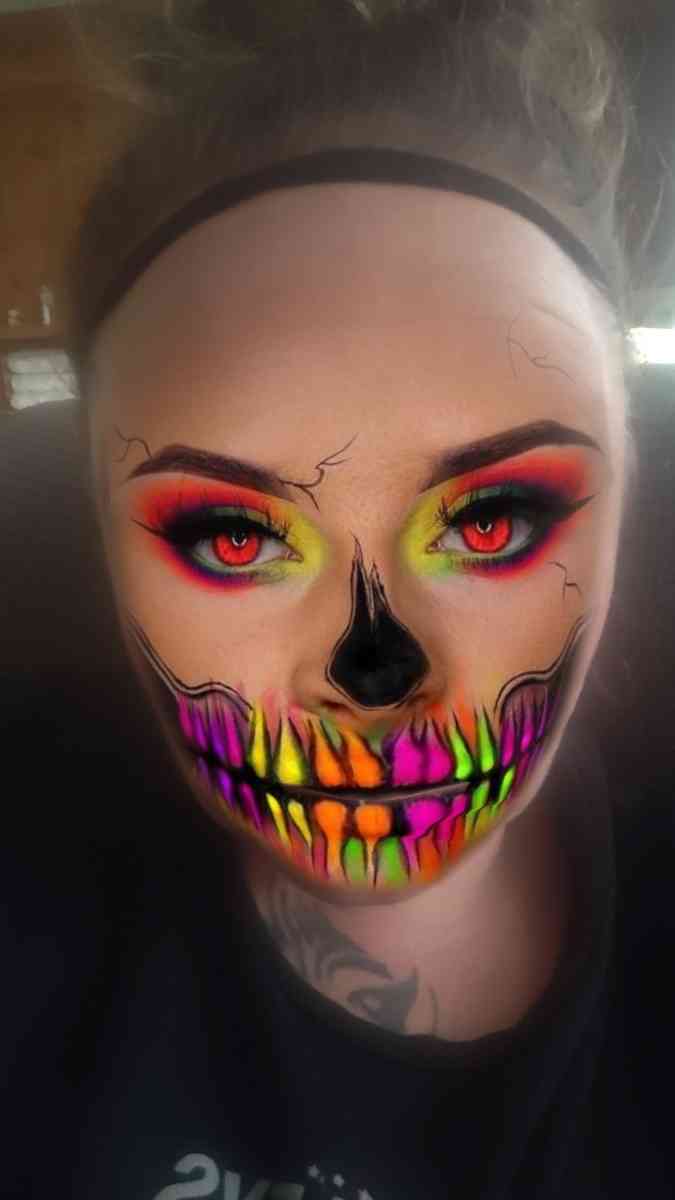 cut color style peddie Mannie brows lashes acrylics makeup - Lancaster, Ohio - FleaMarketBay