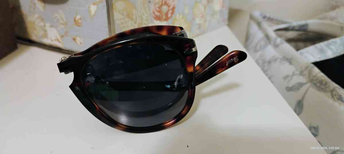 sunglasses - Snohomish, Washington - FleaMarketBay