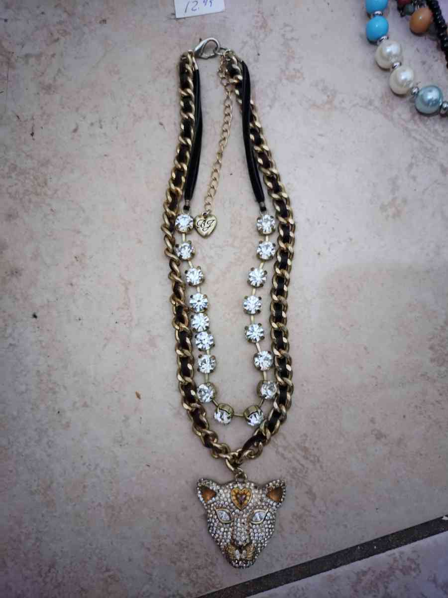 necklaces - Adelanto, California