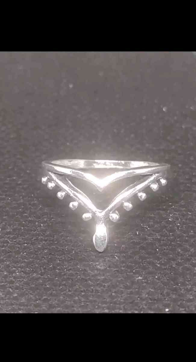 Veil Style Silver Ring - Roanoke, Virginia - FleaMarketBay