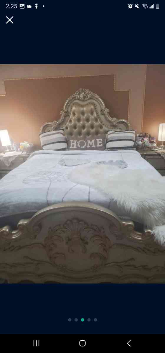 bedroom Italian Furniture Gold 7pices - Adelanto, California - FleaMarketBay