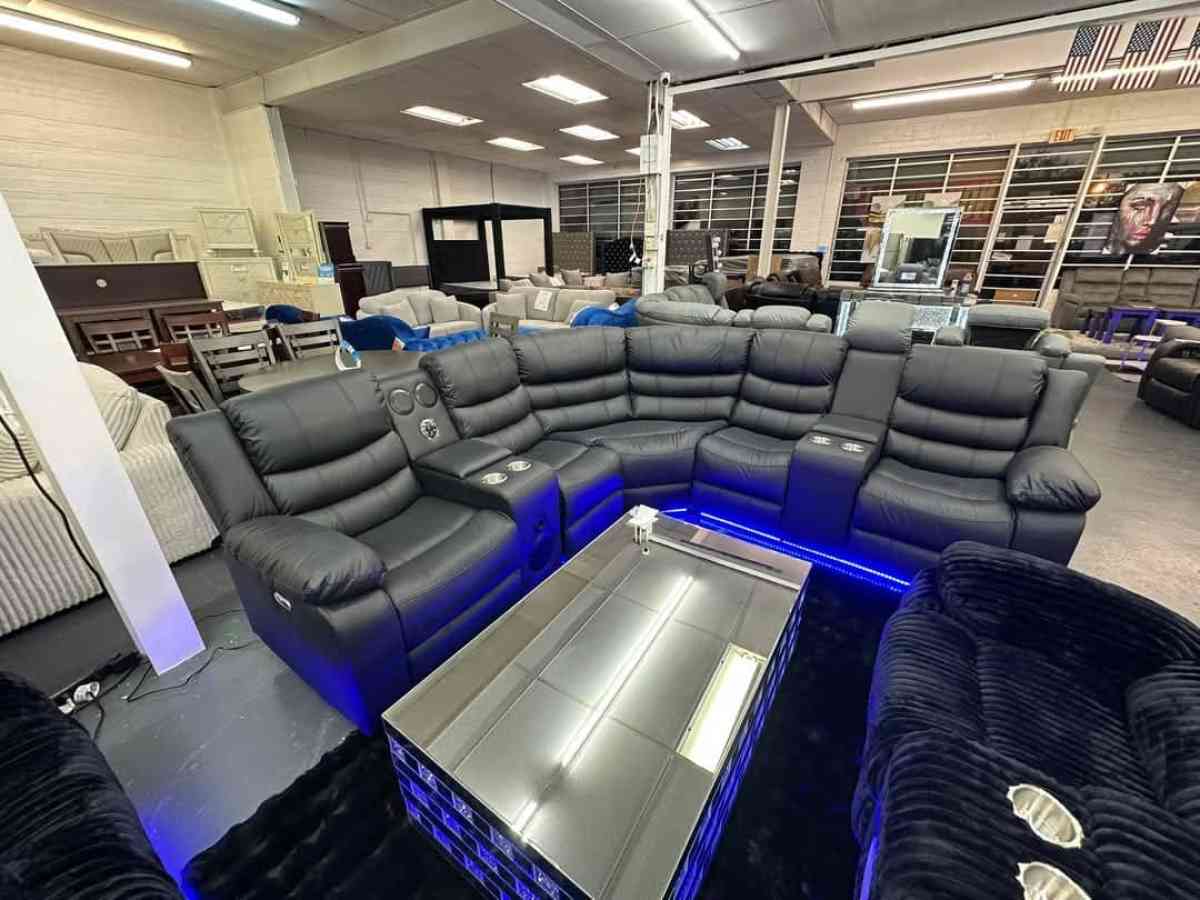 Se vende Seccional Reclinable electrico - Hialeah, Florida - FleaMarketBay