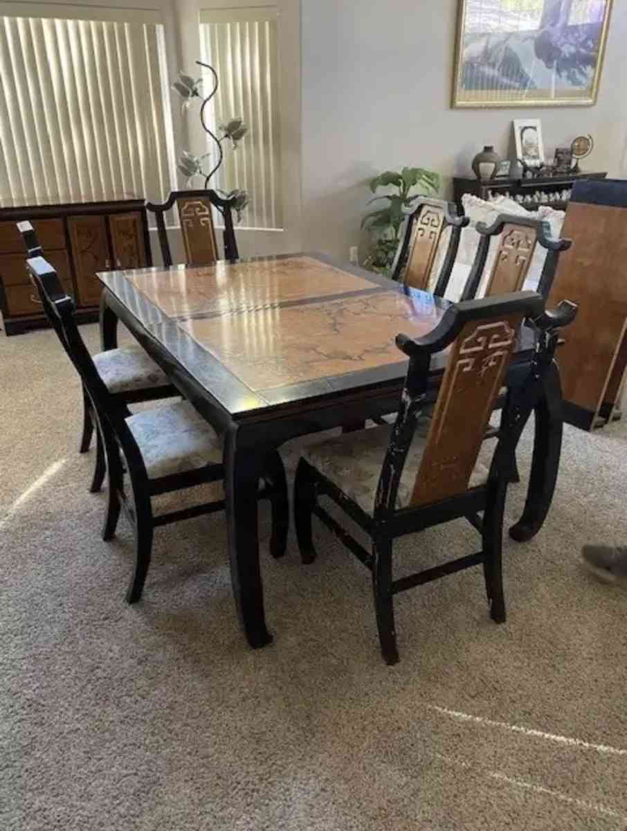 Table - Aguila, Arizona - FleaMarketBay