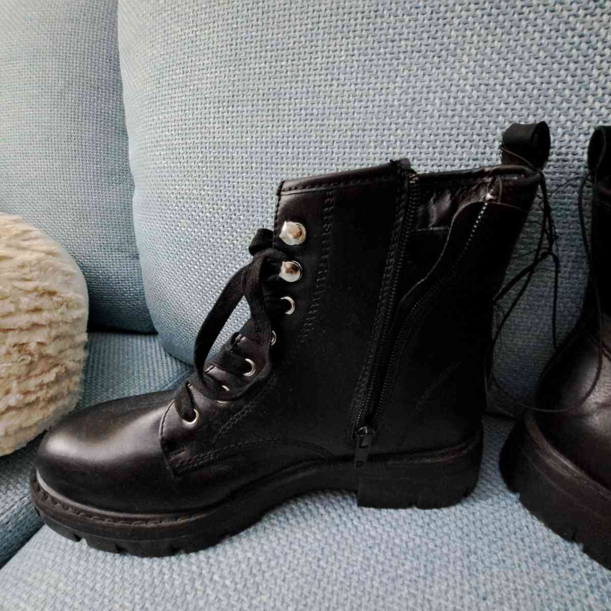 New Womans Black Leather Boots Size 9 - Alicia, Arkansas - FleaMarketBay