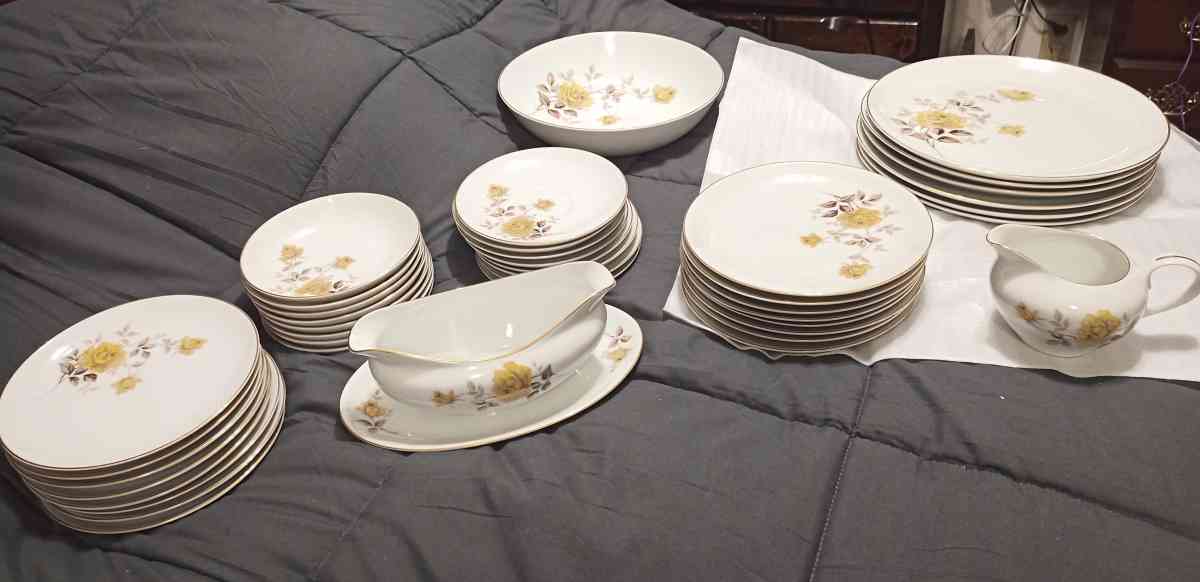 style house Valerie fine China - Carthage, Texas - FleaMarketBay