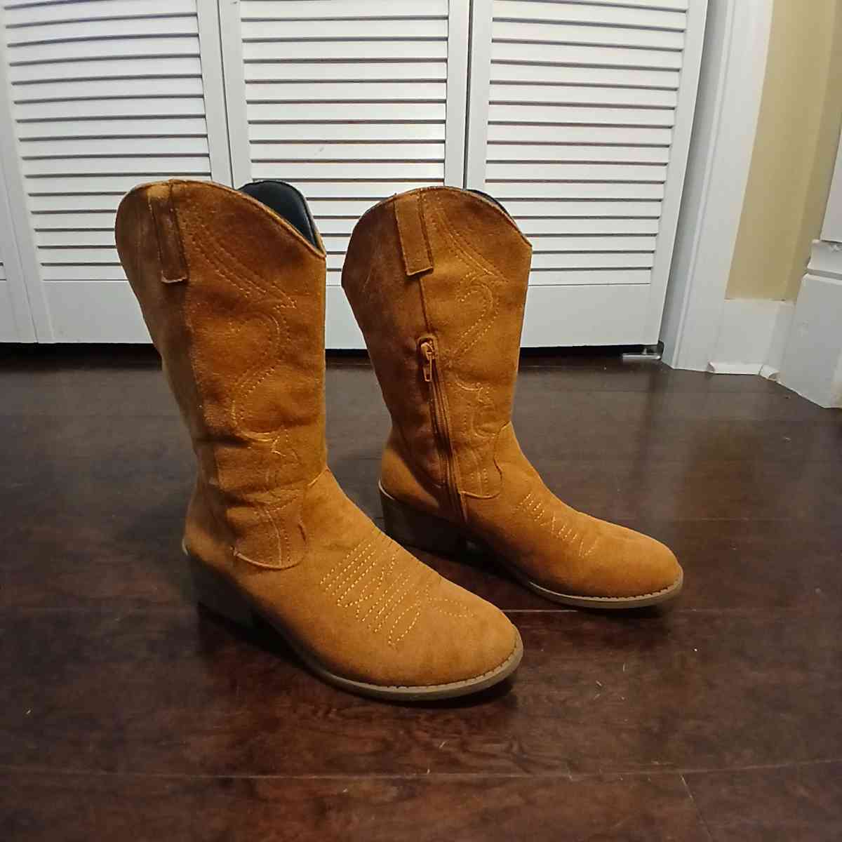 Western Brown Cowboy Boots For Women Size 6 - Indianapolis, Indiana - FleaMarketBay