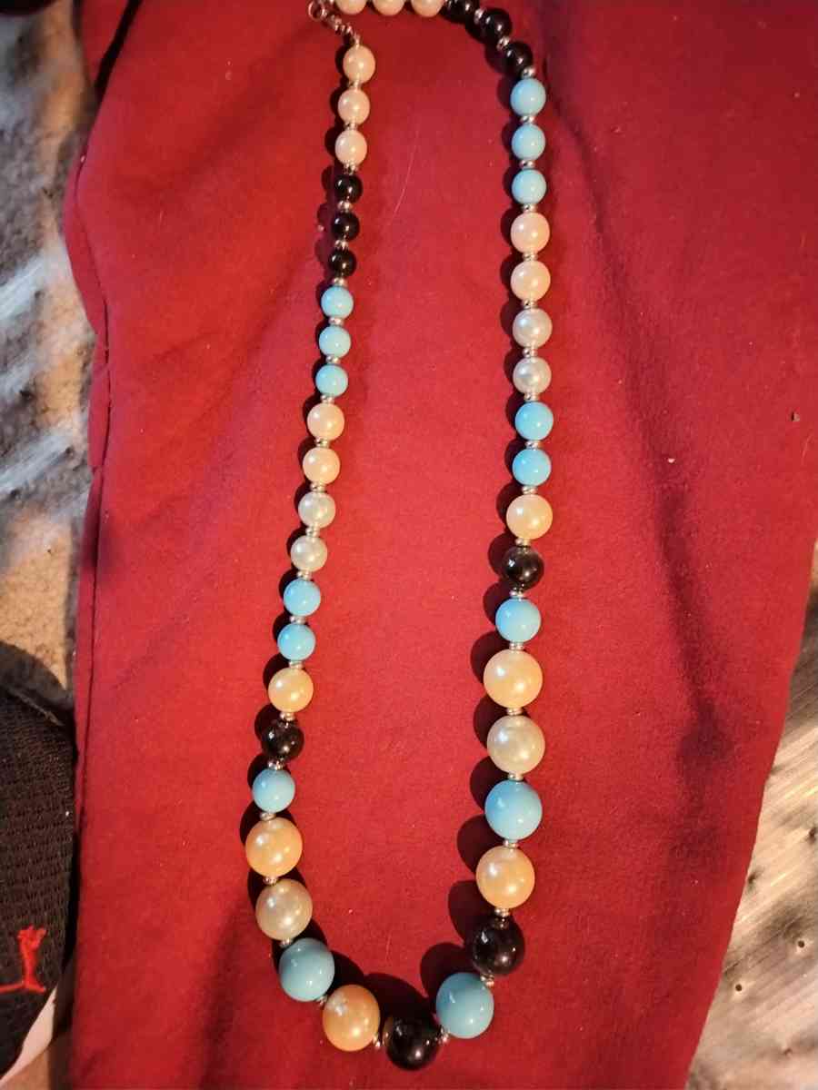 necklaces - Adelanto, California - FleaMarketBay