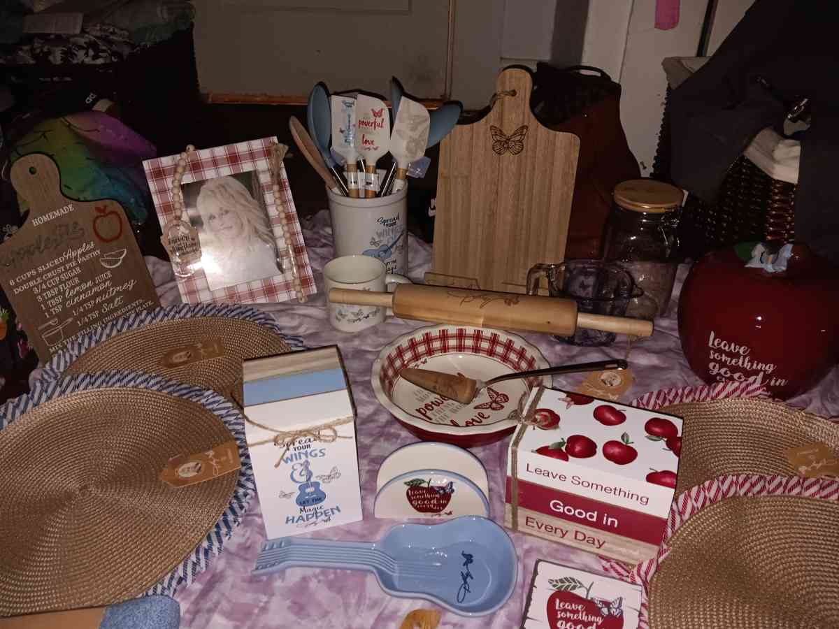 kitchen set - Opelika, Alabama - FleaMarketBay