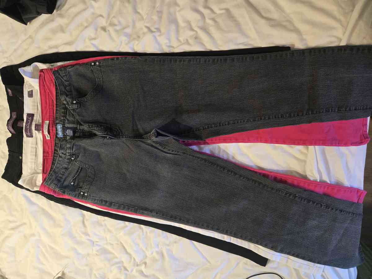 women jeans 6 pair - Tavares, Florida - FleaMarketBay