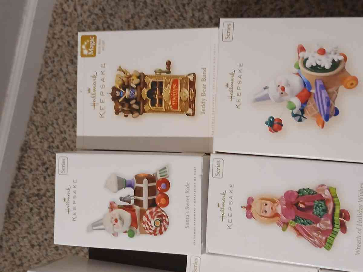 hallmark  keepsake christmas ornaments - Des Moines, Iowa - FleaMarketBay