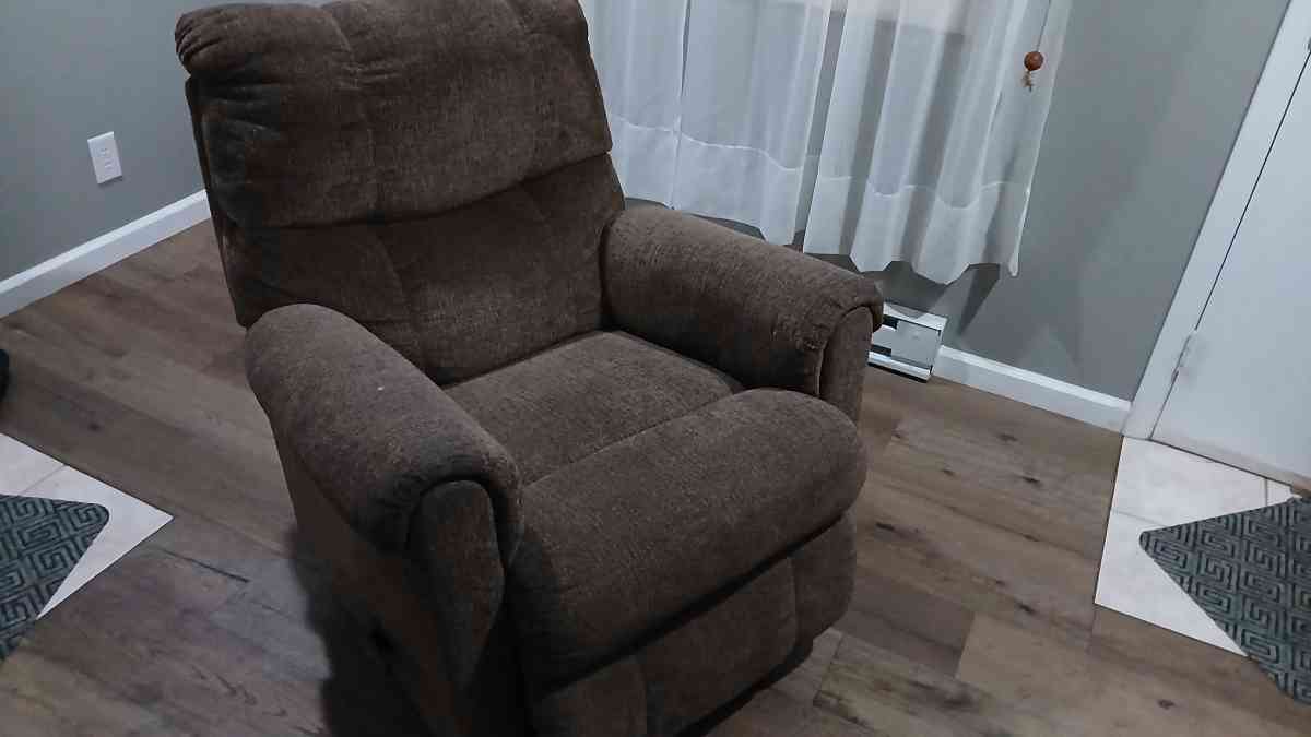 Brownish Colored LazyBoy Recliner - Carbondale, Illinois - FleaMarketBay