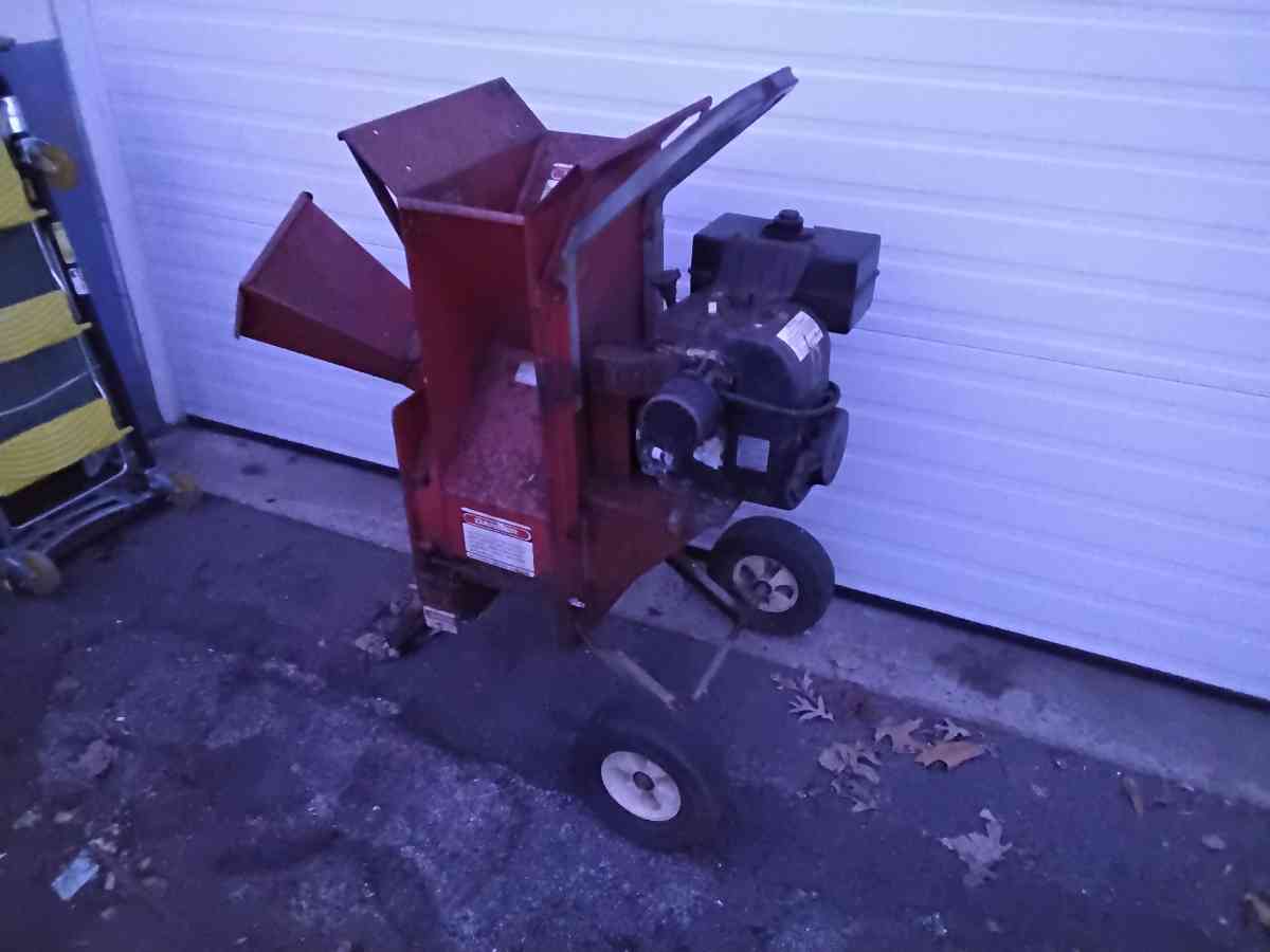 Nice Tomahawk Chipper and Shredder OEM Like New - Williamstown, New Jersey - FleaMarketBay