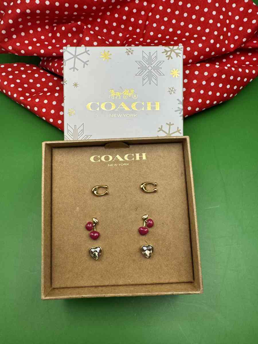 AHSHWomens Coach C Signature Cherry Heart Gift Set 3 Pairs S - Gallatin, Tennessee