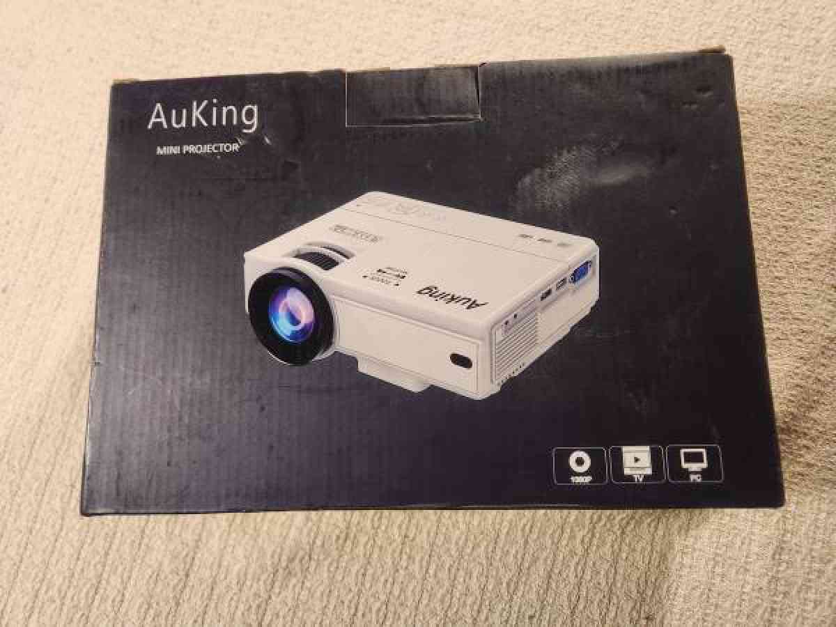 AuKing Mini LCD Projector - Clinton, Massachusetts