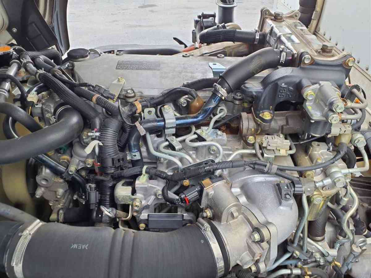 2018 ISUZU NPR Box Truck or Refrigerated Van - Aurora, Colorado - FleaMarketBay