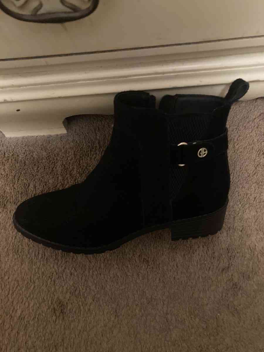 Giani Bernini suede booties - Blue Island, Illinois - FleaMarketBay