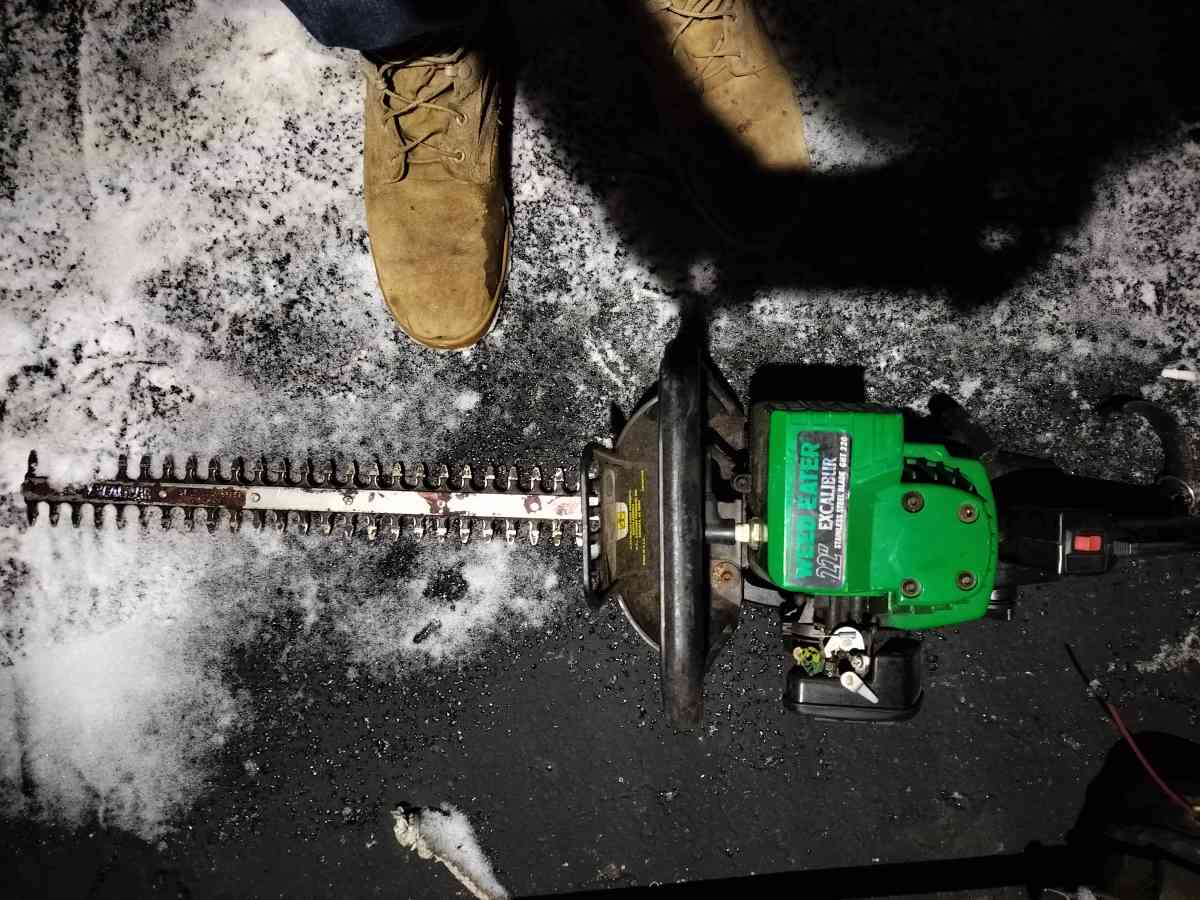 has hedge trimmer - Akron, Ohio