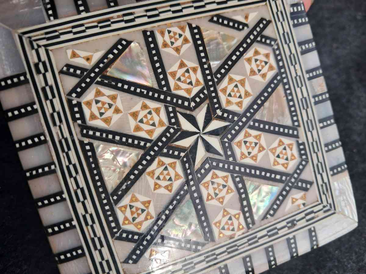 Antique Handcrafted Mother of Pearl Trinket Box - Lake Havasu City, Arizona - FleaMarketBay