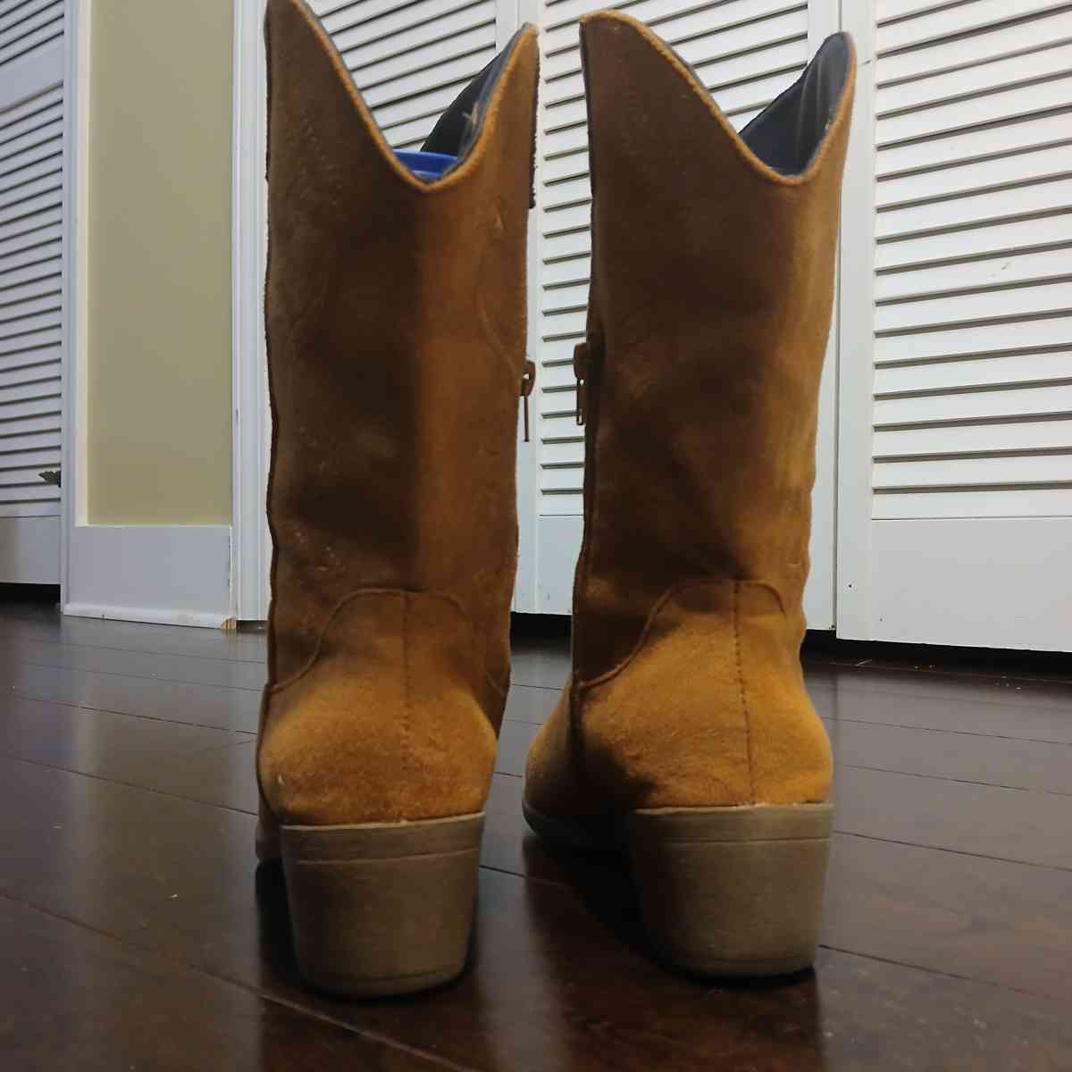Western Brown Cowboy Boots For Women Size 6 - Indianapolis, Indiana - FleaMarketBay