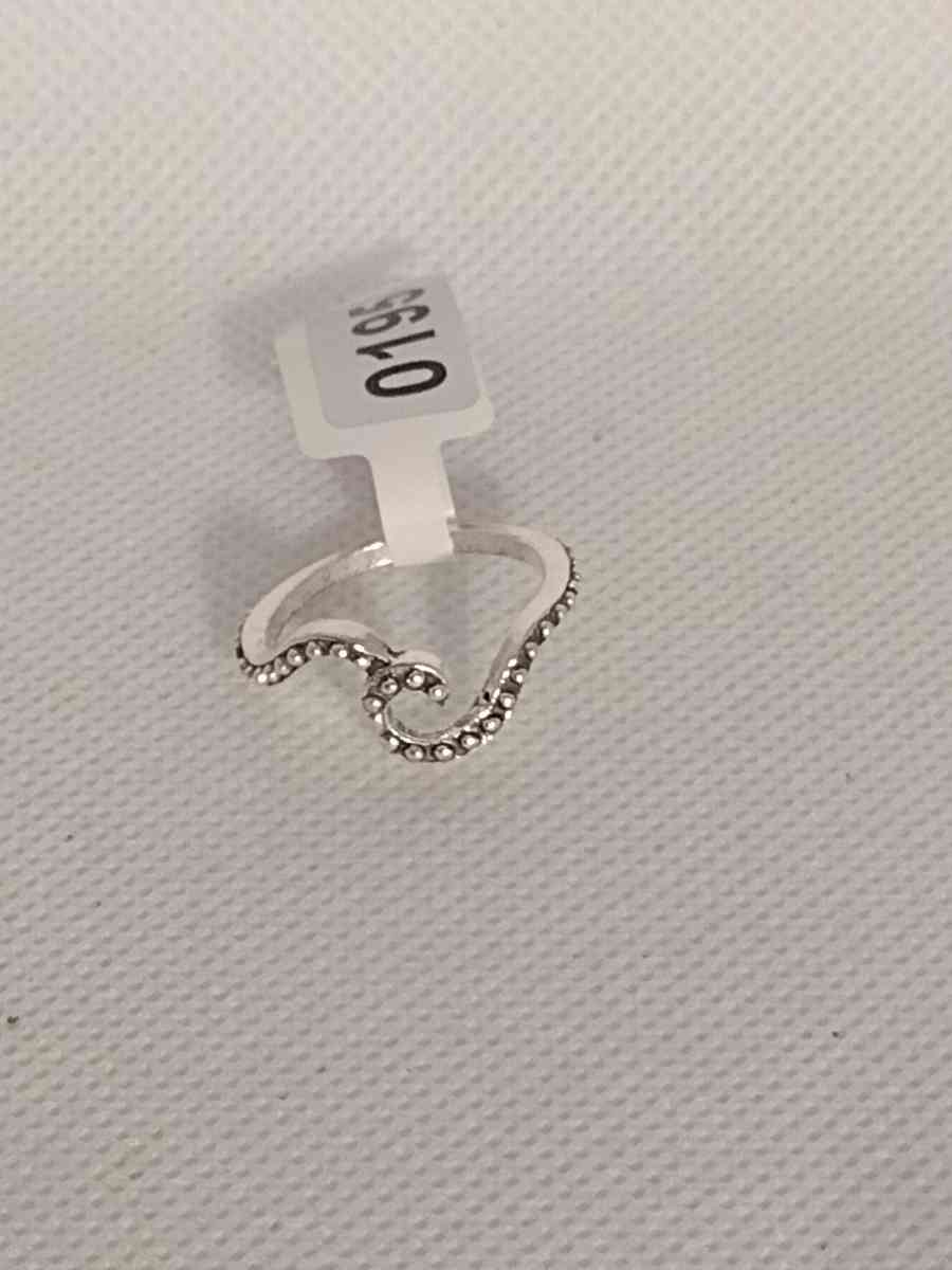 Curled Silver Ring - Roanoke, Virginia - FleaMarketBay