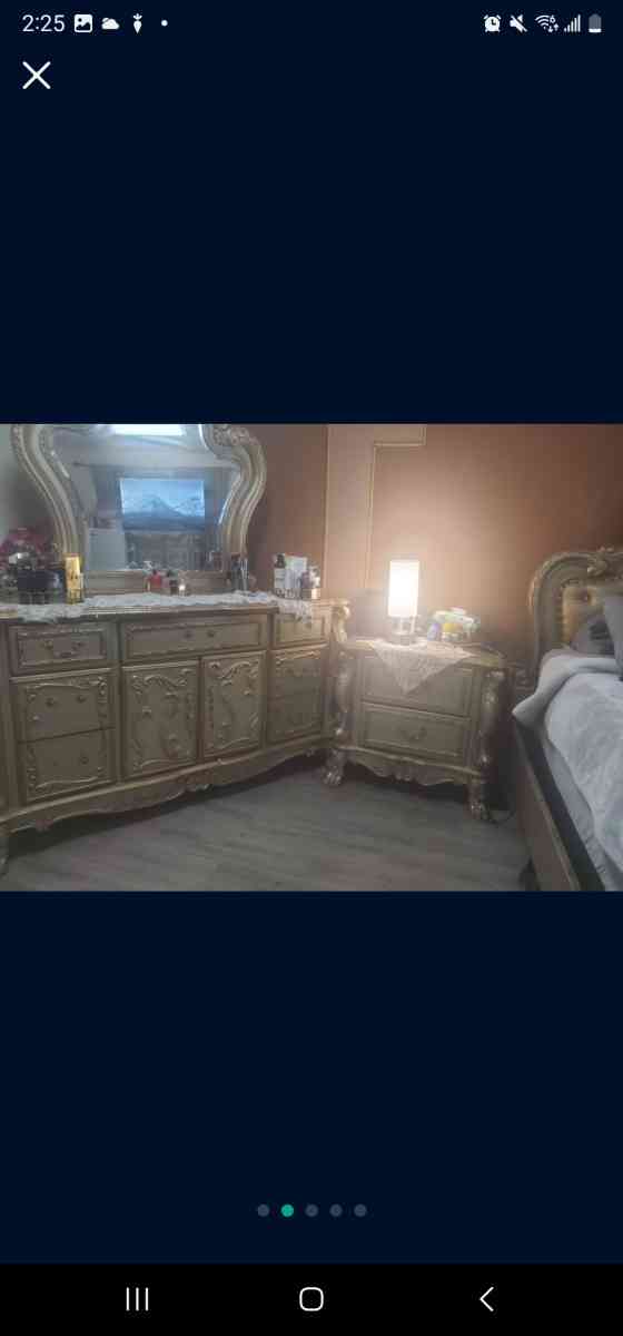 bedroom Italian Furniture Gold 7pices - Adelanto, California - FleaMarketBay