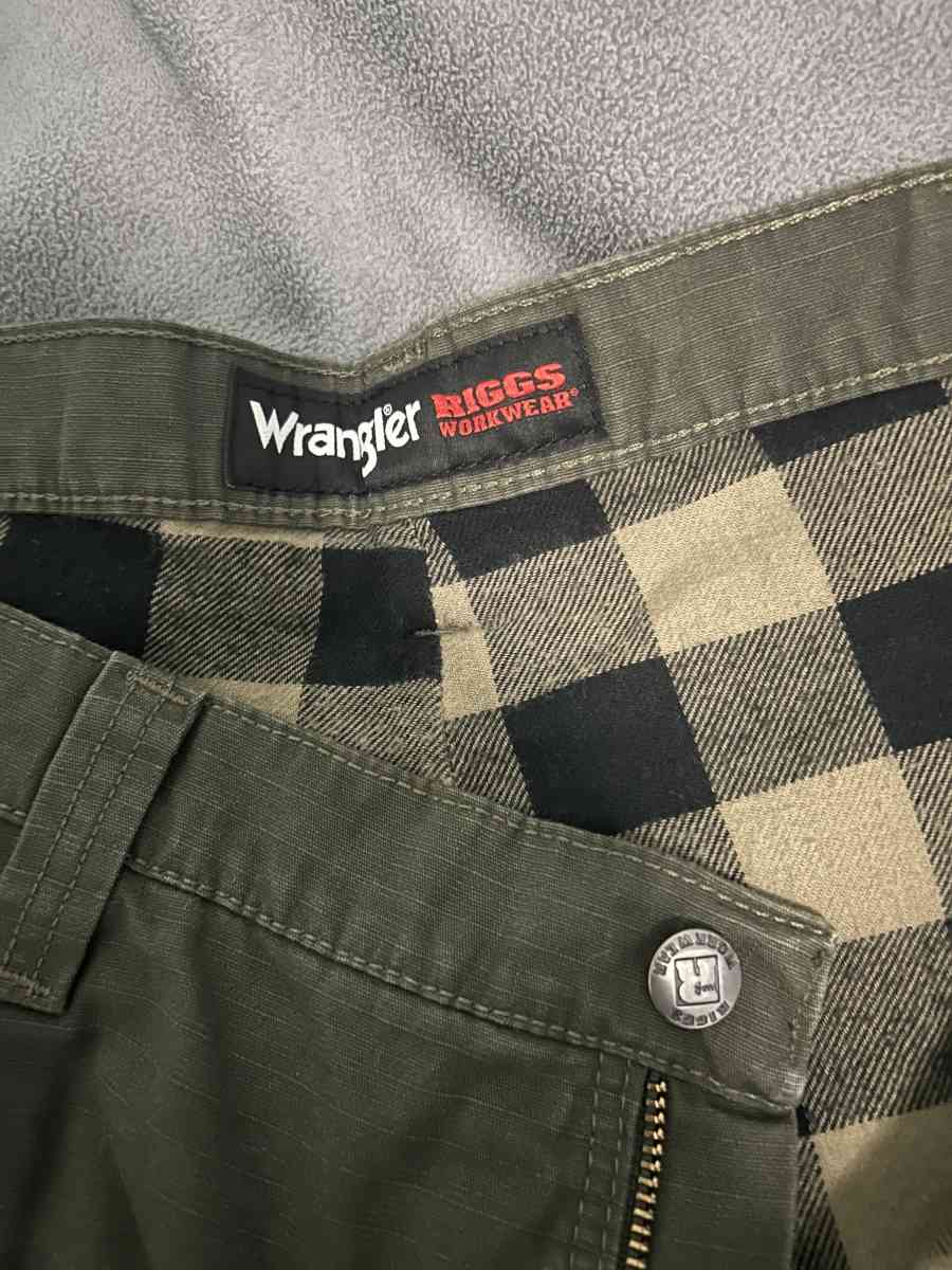 wrangler pants - Wilkes Barre, Pennsylvania - FleaMarketBay