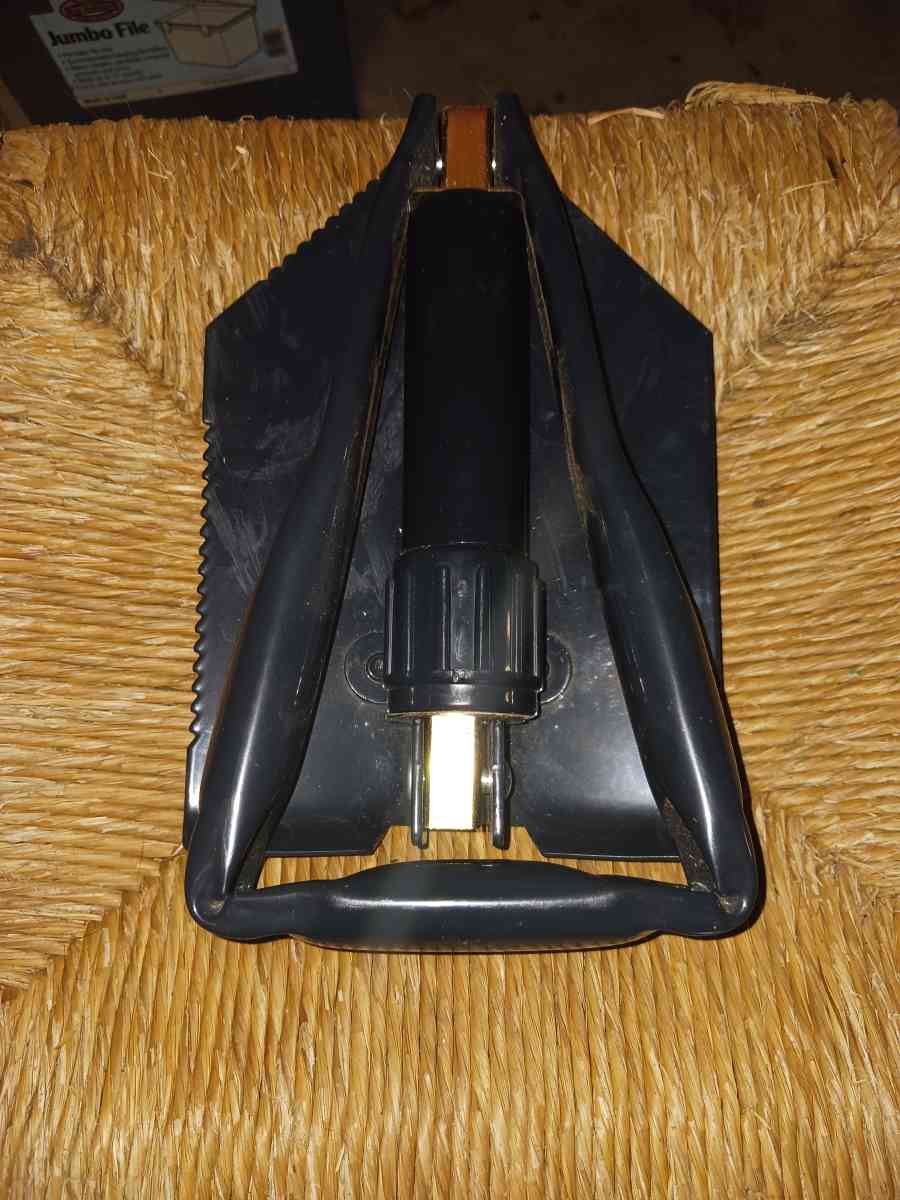 Wren foldable shovel - Greer, South Carolina - FleaMarketBay