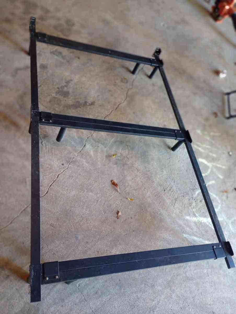 Universal Bedframe Full to King - Laurel, Mississippi - FleaMarketBay
