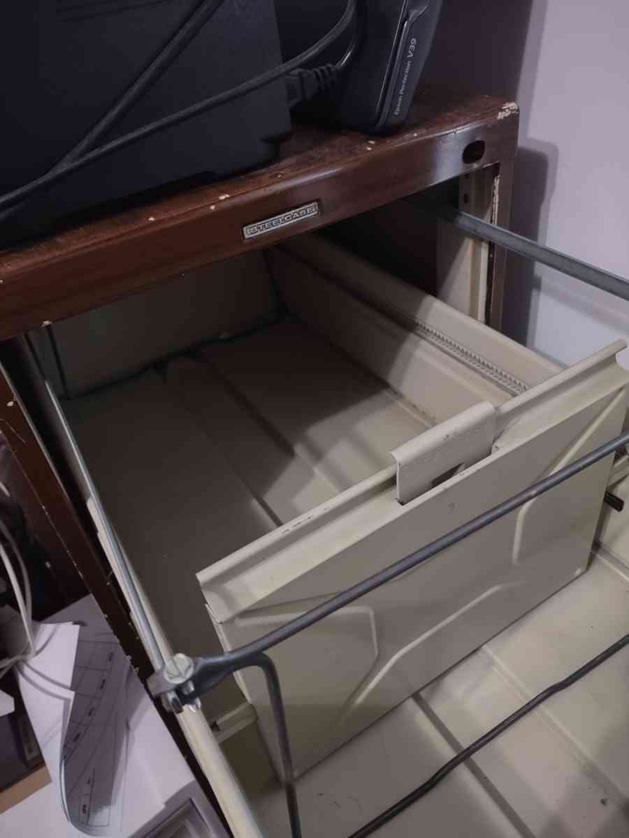 filing cabinet - San Fernando, California - FleaMarketBay