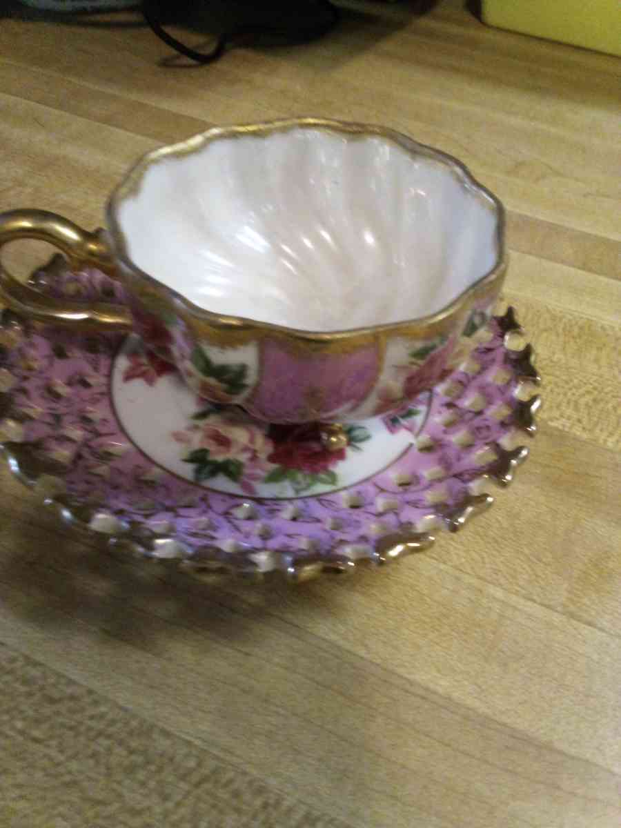 old cups and saucers all I good shape deer isnt old 7dollars - Saint Elmo, Illinois - FleaMarketBay
