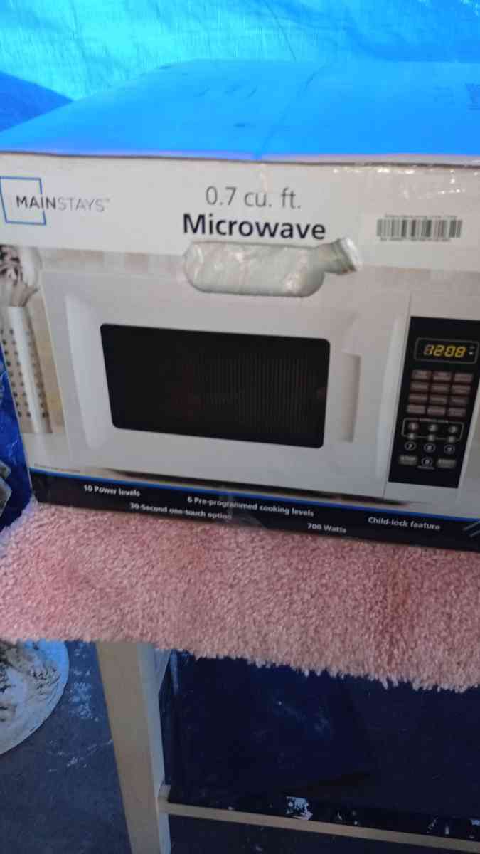 Mainstays Small 07 CU FT 700W Compact Size Microwave - Moore Haven, Florida - FleaMarketBay