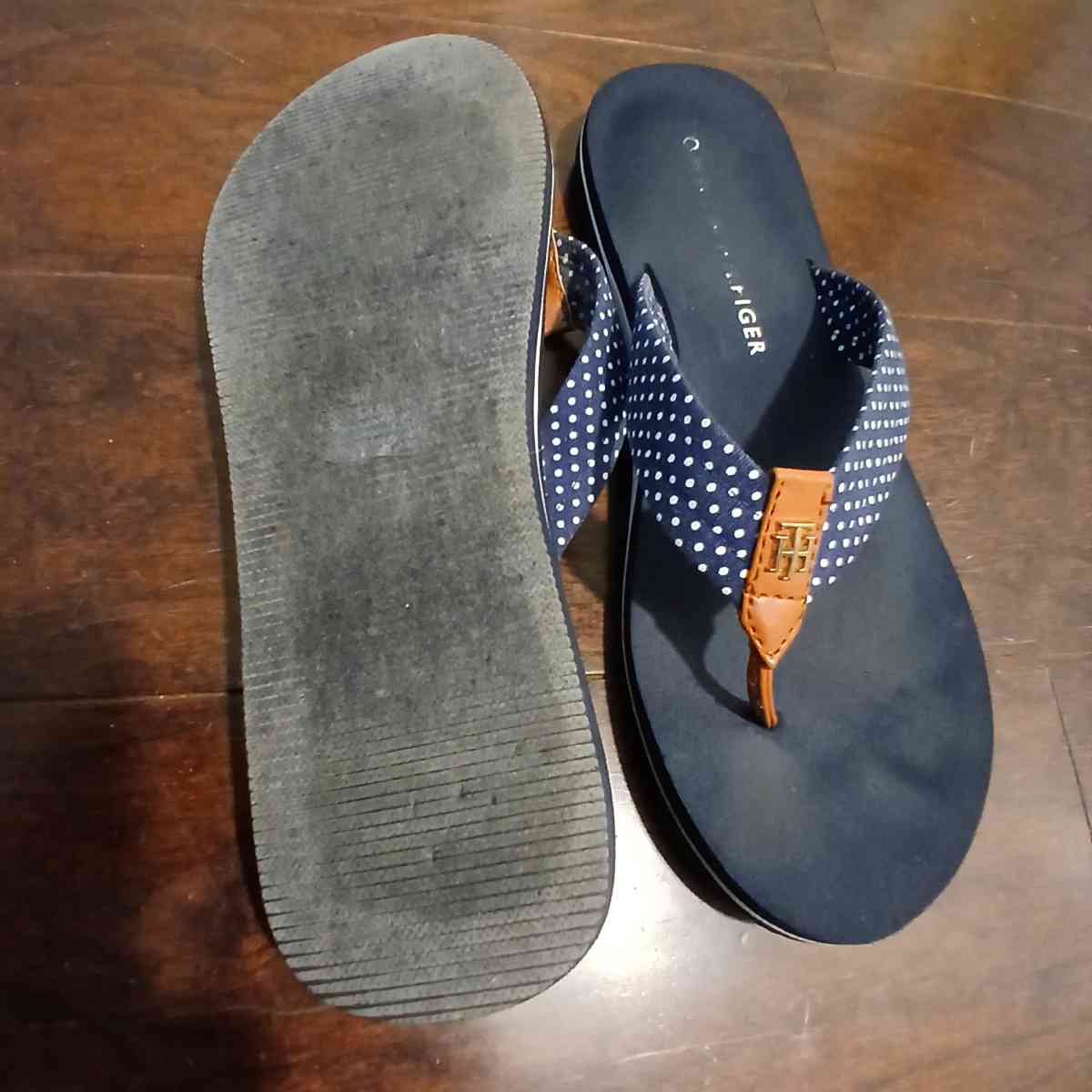 Tommy Hilfiger CANDIS Flip Flops For Men and Women - Indianapolis, Indiana - FleaMarketBay