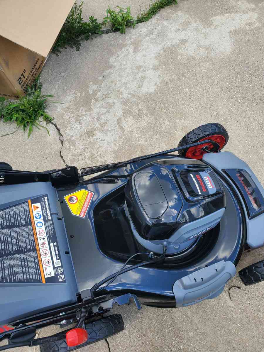 Lawnmower Powerworks 60v - Chicago, Illinois