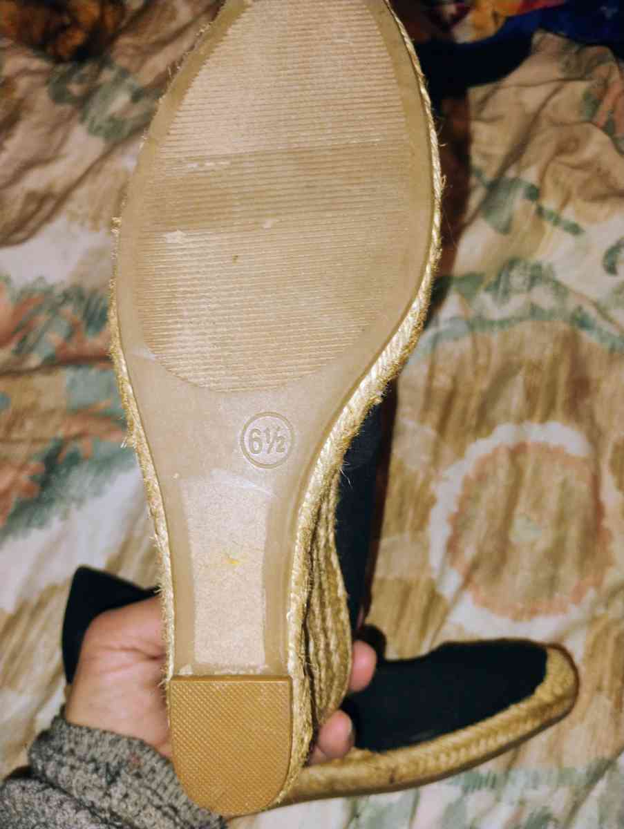 heals - Bellingham, Washington - FleaMarketBay