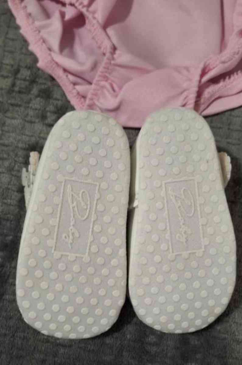 12 Months Baby Girls Pink and White Outfit - Kansas City, Missouri - FleaMarketBay