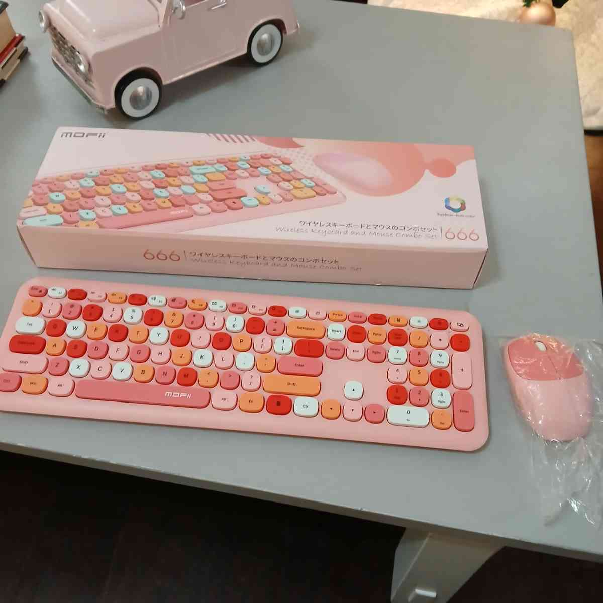 MOFii wireless mouse and keyboard set