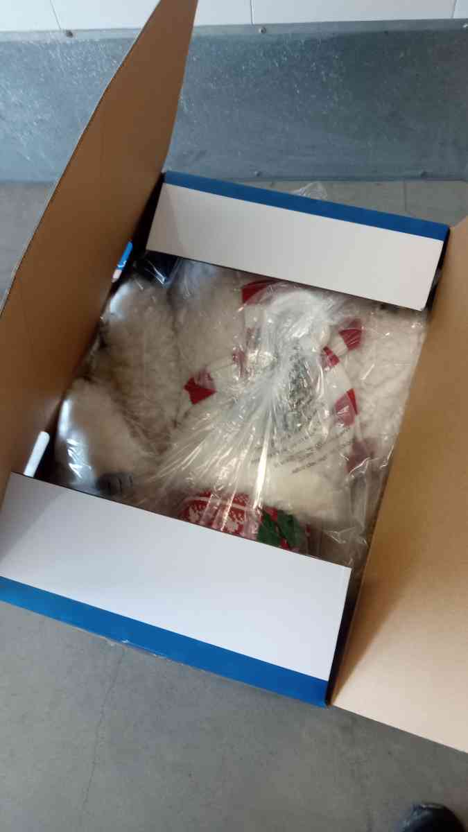 Christmas set of ensemble yeti family - Atherton, California - FleaMarketBay