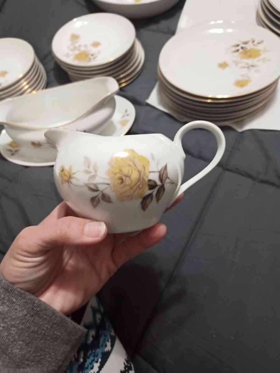 style house Valerie fine China - Carthage, Texas - FleaMarketBay