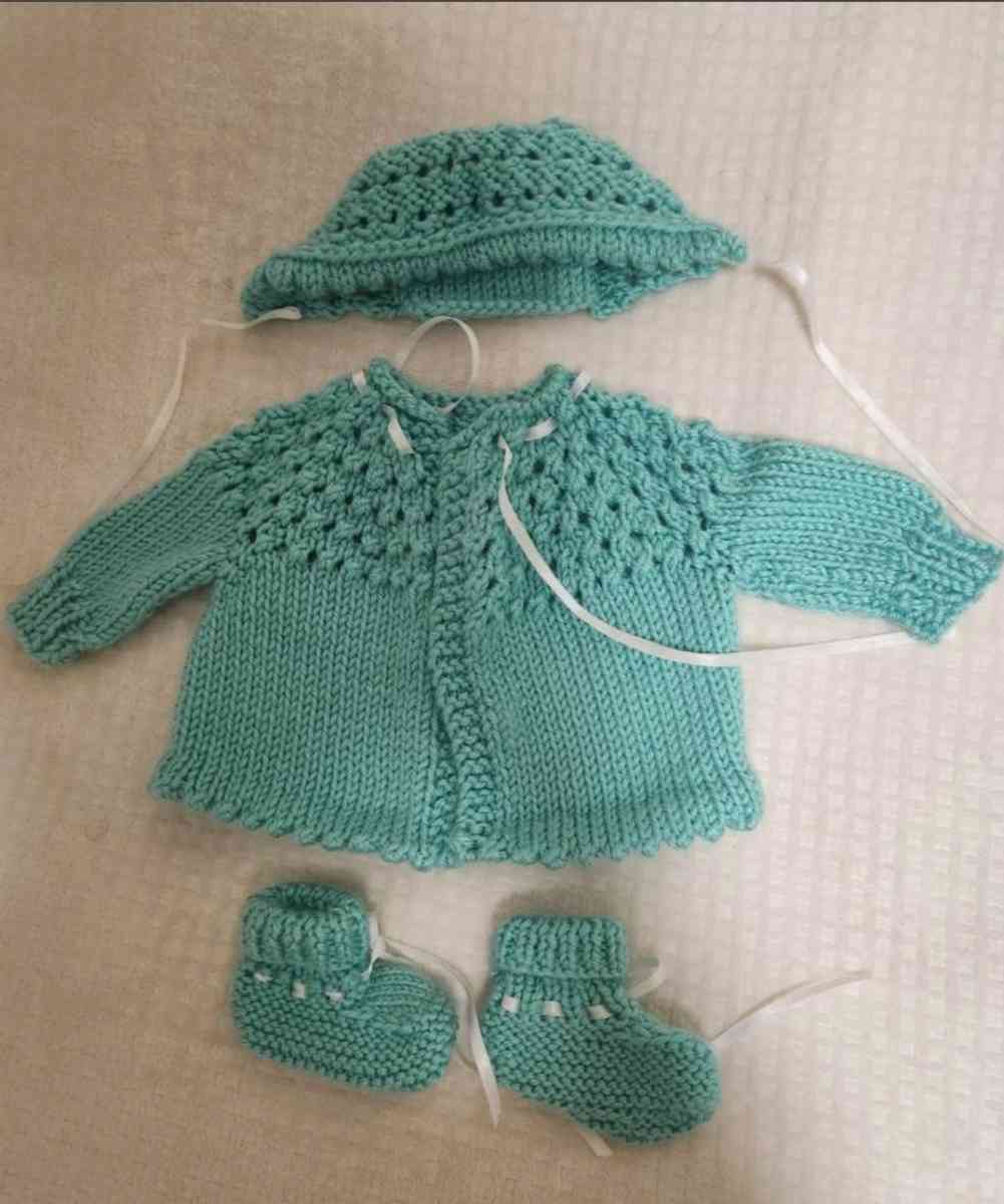 0 to 3 Months Baby Gender Neutral Green Knitted Outfit