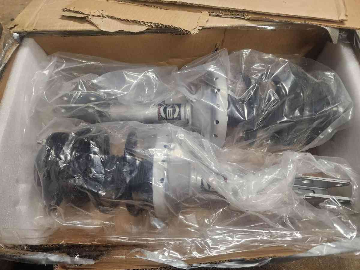 Rough Country 2 N3 Front Loaded Struts - Sparta, Tennessee - FleaMarketBay